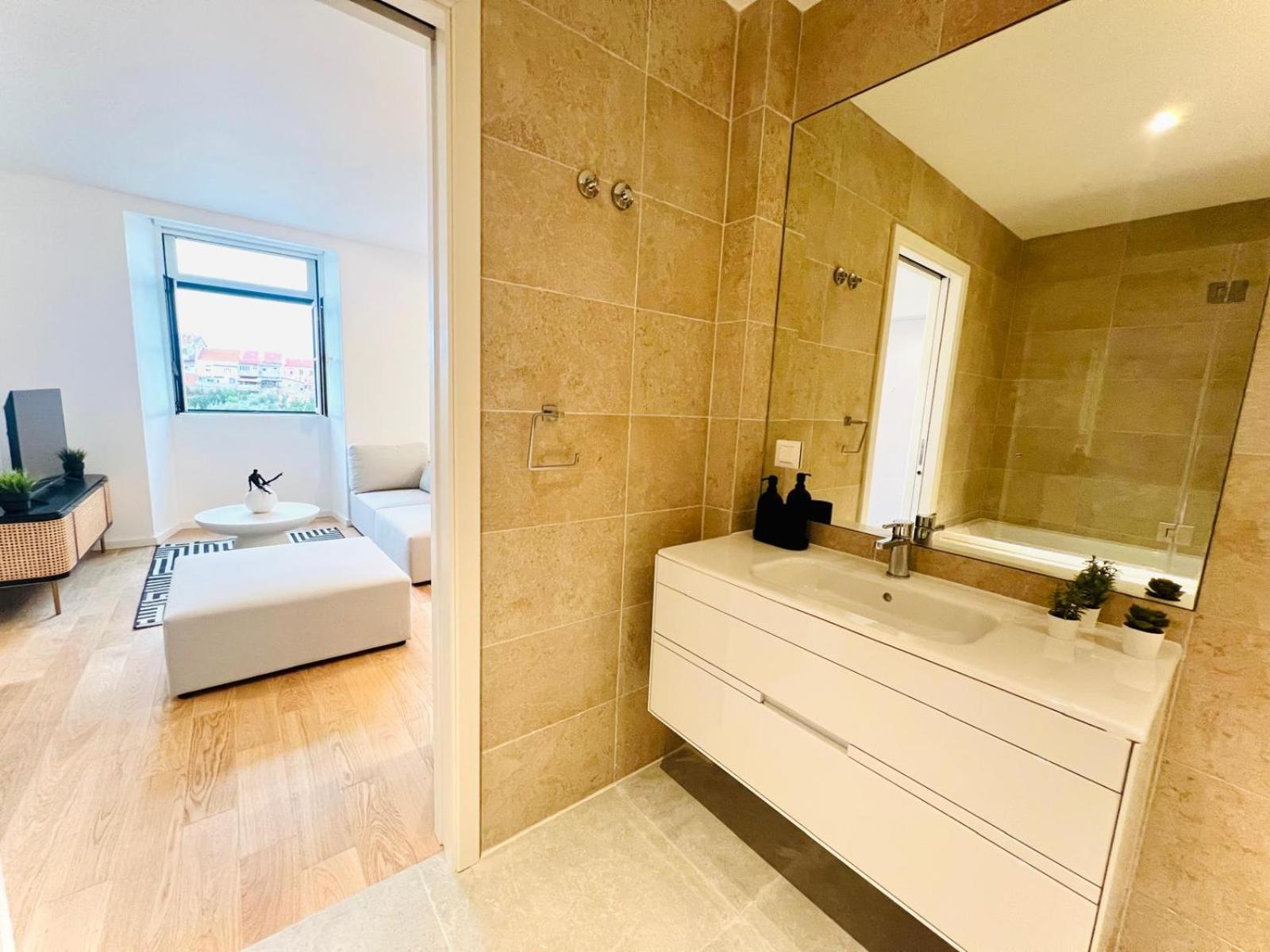 Lisbon Pink House II Beautiful 2 Bedroom Flat In City Center المظهر الخارجي الصورة